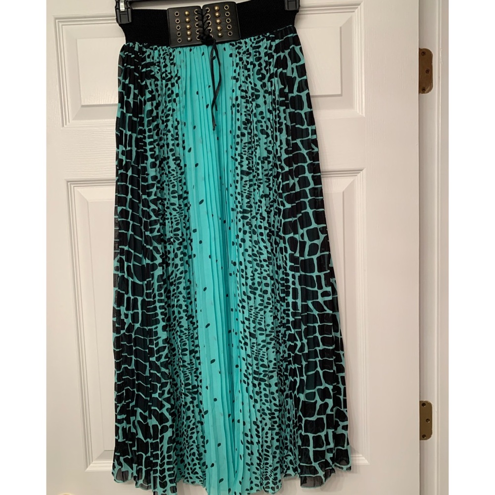 NWOT pleated skirt